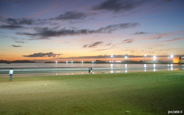 Пляж Эс-Сувейры на закате