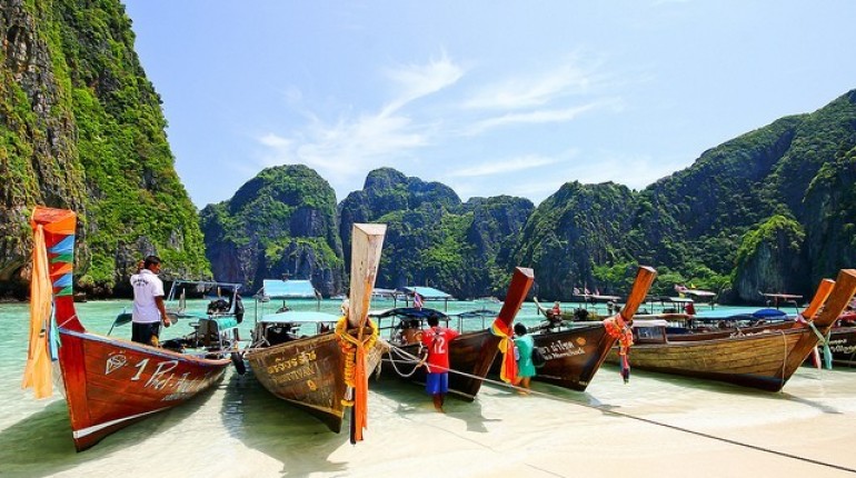 Лодки на Пхи-Пхи в Тайланде