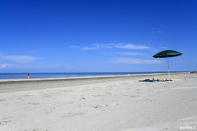 Пляж на Адриатическом море в Италии