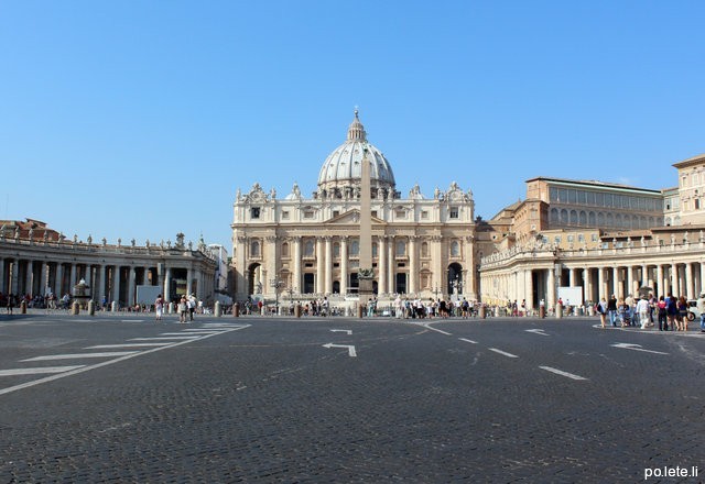 Площадь перед собором Святого Петра в Риме