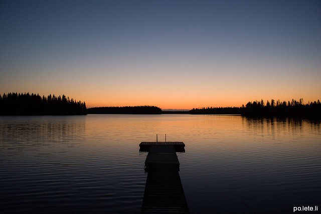 Озеро недалеко от Кемиярви в центре Финляндии