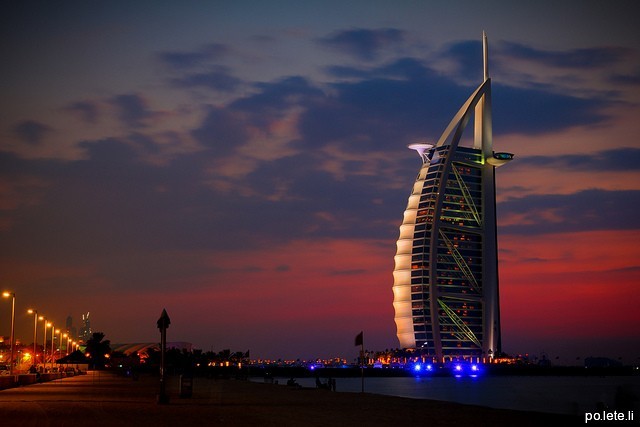 Бурдж-аль-Араб в Дубае на закате