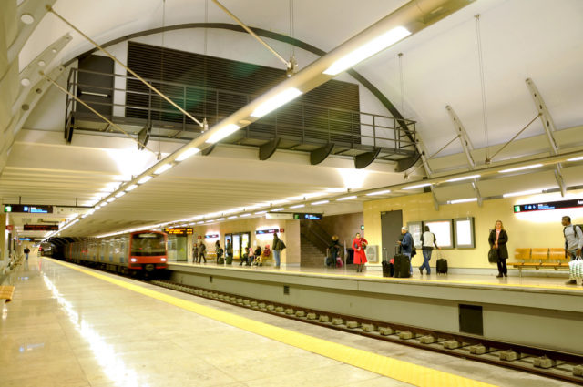 Станция метро в лиссабонском аэропорту